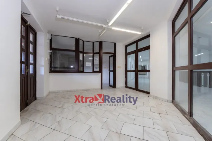 Prodej komerční nemovitosti, Modlany - Drahkov, 2300 m2