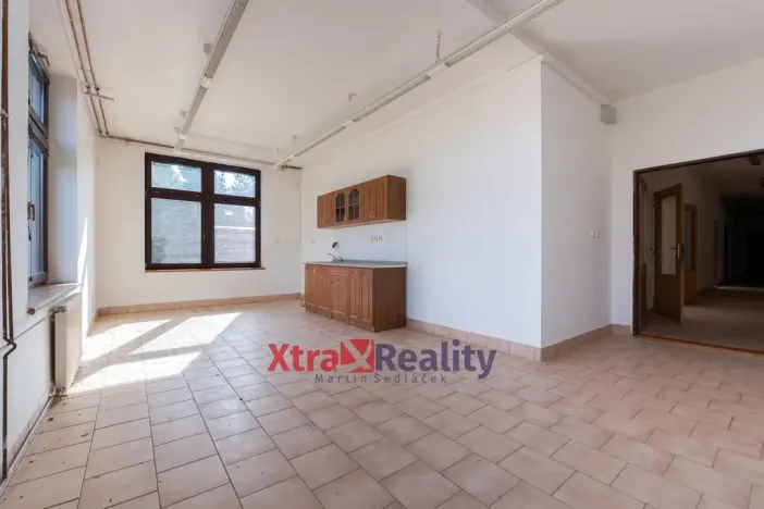 Prodej komerční nemovitosti, Modlany - Drahkov, 2300 m2