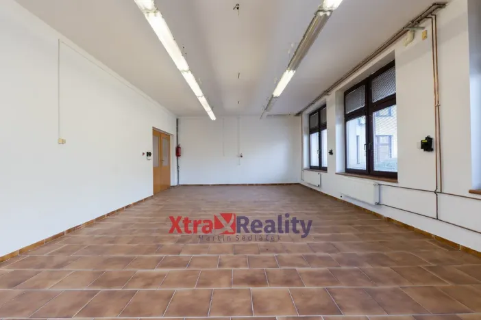 Prodej komerční nemovitosti, Modlany - Drahkov, 2300 m2
