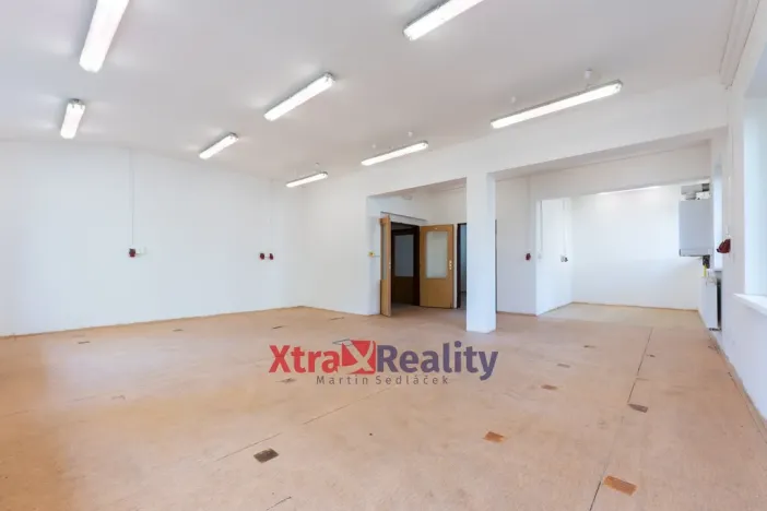 Prodej komerční nemovitosti, Modlany - Drahkov, 2300 m2