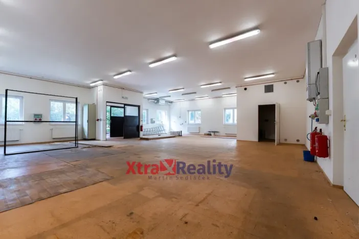 Prodej komerční nemovitosti, Modlany - Drahkov, 2300 m2