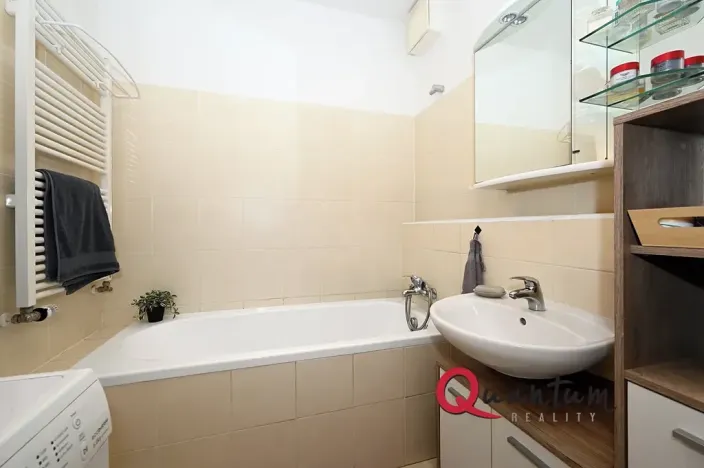 Pronájem bytu 2+kk, Praha - Řeporyje, Dělená, 56 m2