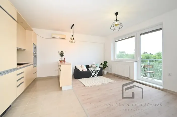 Pronájem bytu 2+kk, Praha - Kbely, Toužimská, 47 m2