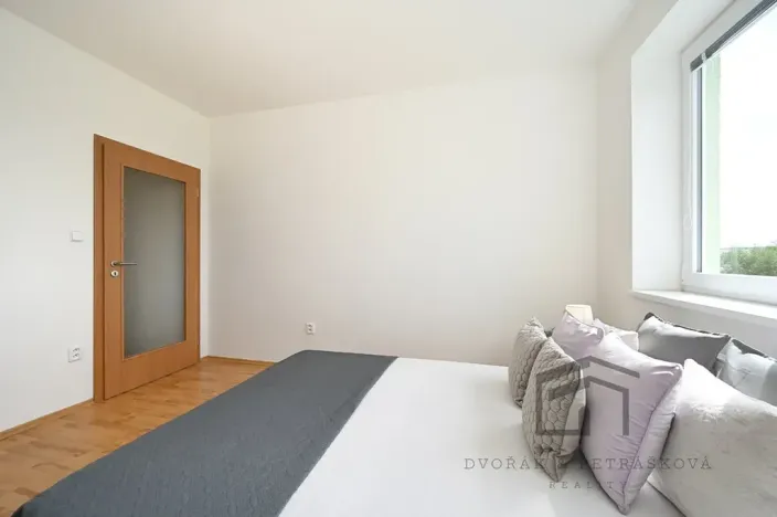 Pronájem bytu 2+kk, Praha - Kbely, Toužimská, 47 m2