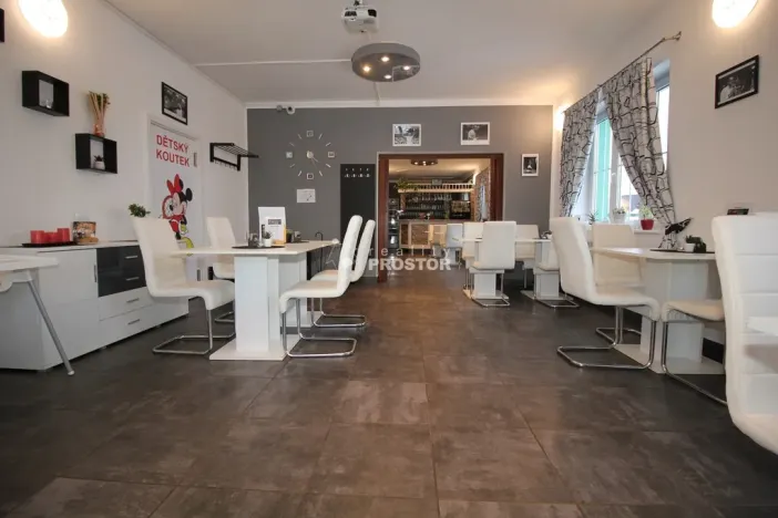 Prodej komerční nemovitosti, Rudná, Hořelické náměstí, 500 m2