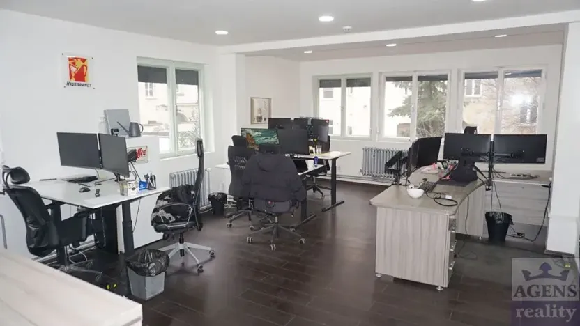 Pronájem kanceláře, Praha - Holešovice, Dobrovského, 362 m2