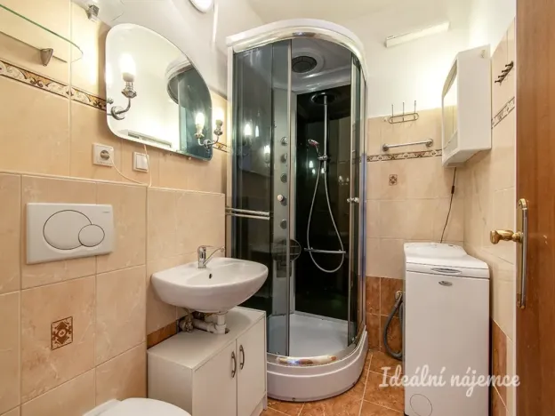 Pronájem bytu 1+kk, Praha - Zbraslav, Spojařů, 45 m2