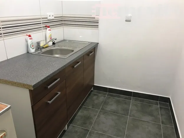 Pronájem kanceláře, Hradec Králové - Pražské Předměstí, Nerudova, 34 m2