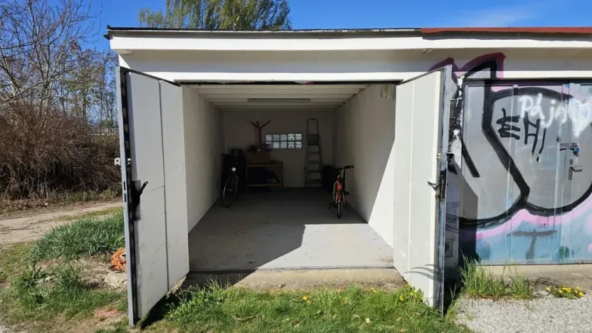Pronájem garáže, České Budějovice - České Budějovice 3, Čéčova, 16 m2