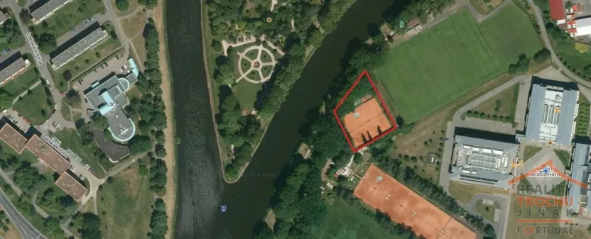 Prodej komerční nemovitosti, Hradec Králové, nábřeží U Přívozu, 3021 m2