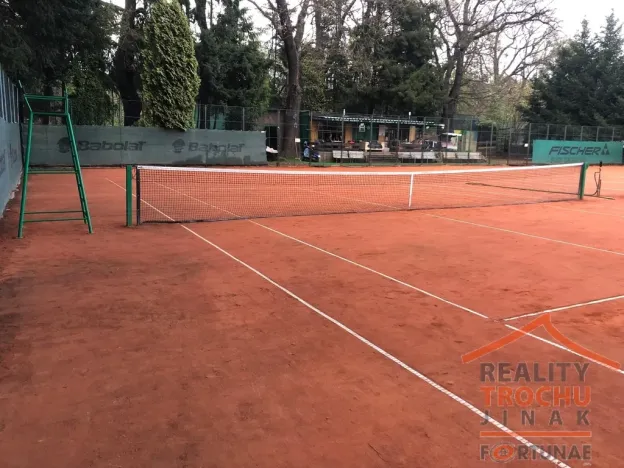 Prodej komerční nemovitosti, Hradec Králové, nábřeží U Přívozu, 3021 m2