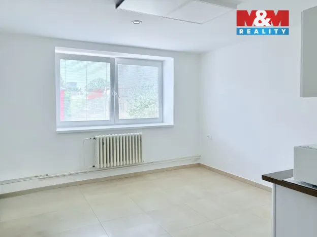 Pronájem kanceláře, Pardubice - Semtín, 28 m2