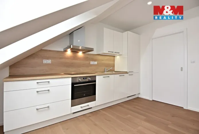 Pronájem bytu 1+kk, Mladá Boleslav, náměstí Republiky, 35 m2