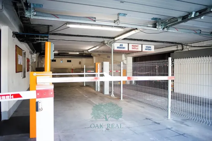 Pronájem garážového stání, Praha - Podolí, Milevská, 14 m2