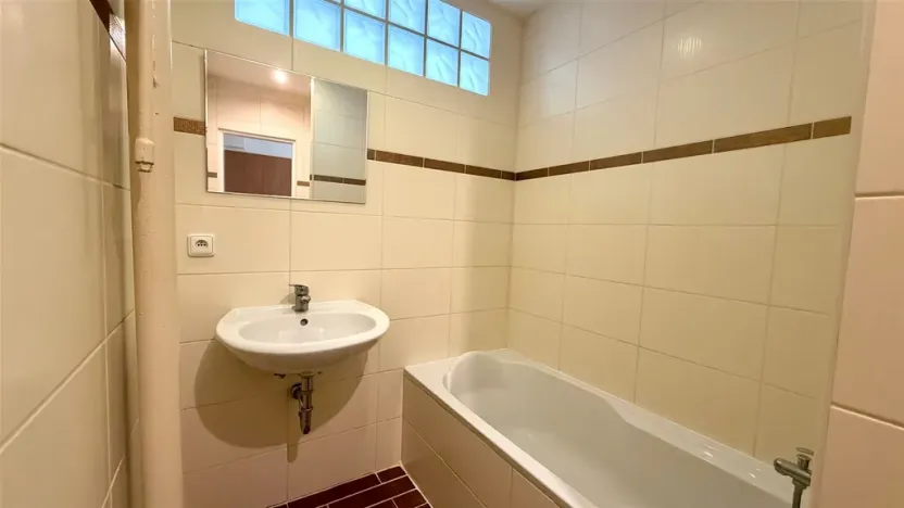 Pronájem bytu 1+1, Cheb, Májová, 42 m2