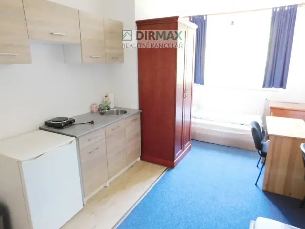 Pronájem atypického bytu, Plzeň - Valcha, Dobřanská, 29 m2