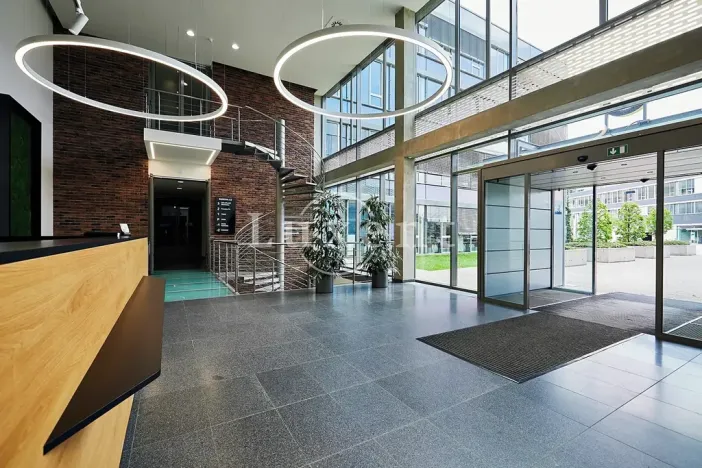 Pronájem kanceláře, Praha, Radlická, 1045 m2