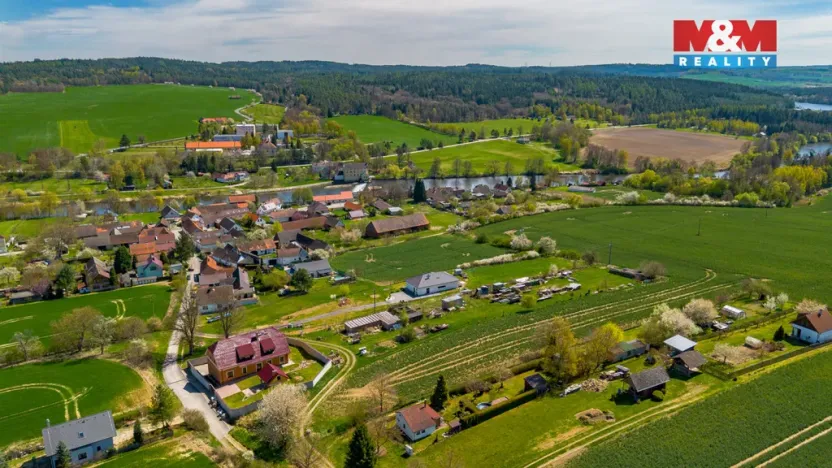 Prodej pozemku pro bydlení, Týn nad Vltavou - Hněvkovice na levém břehu Vltavy, 1869 m2