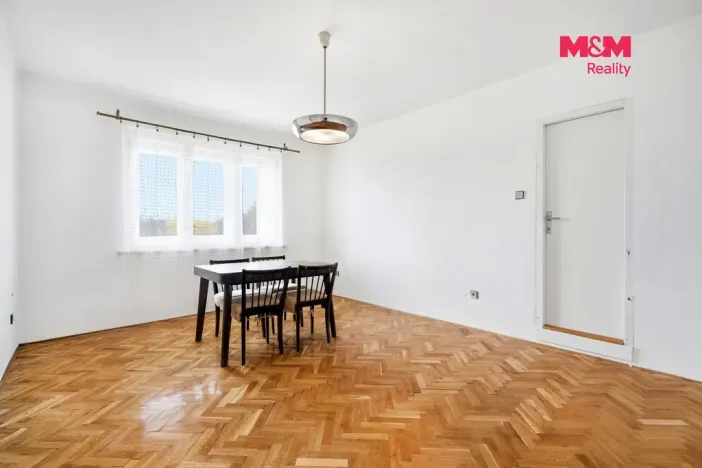 Prodej rodinného domu, Dobrovice, Komenského, 431 m2