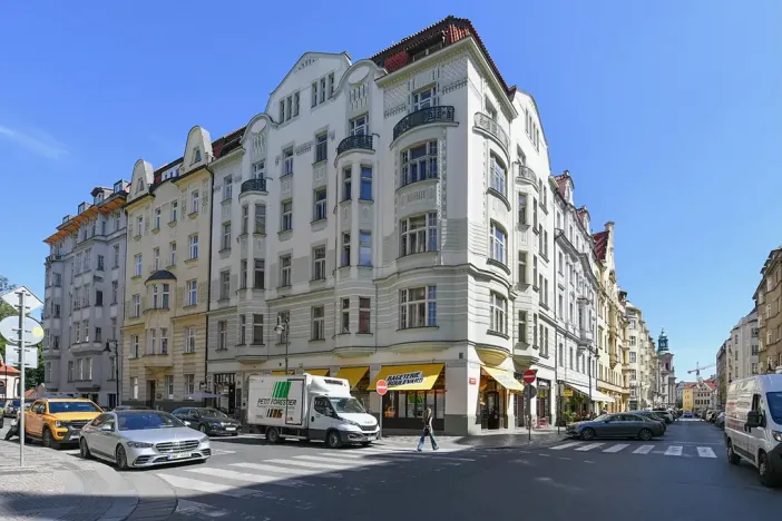 Prodej atypického bytu, Praha, Valentinská, 108 m2