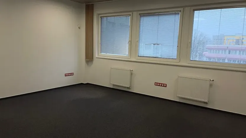 Pronájem kanceláře, Pardubice, Bělehradská, 32 m2