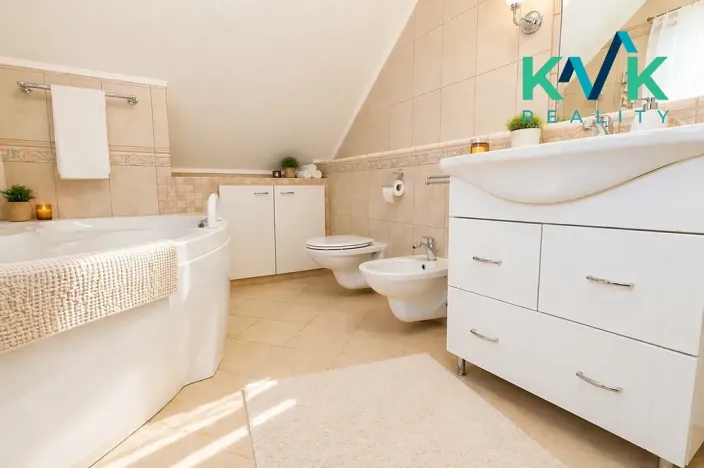 Prodej rodinného domu, Karlovy Vary, K Letišti, 250 m2