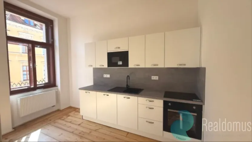 Pronájem bytu 3+1, České Budějovice, tř. 28. října, 120 m2