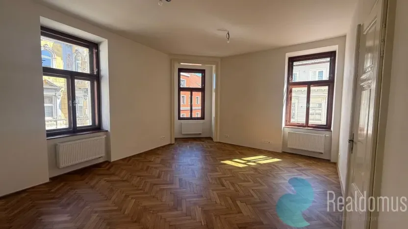 Pronájem bytu 3+1, České Budějovice, tř. 28. října, 120 m2