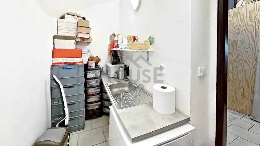 Pronájem kanceláře, Praha - Kobylisy, Klapkova, 40 m2