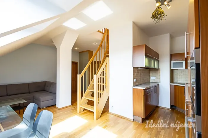Pronájem bytu 2+kk, Praha - Holešovice, Osadní, 76 m2