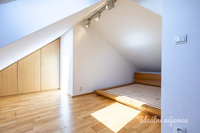 Pronájem bytu 2+kk, Praha - Holešovice, Osadní, 76 m2