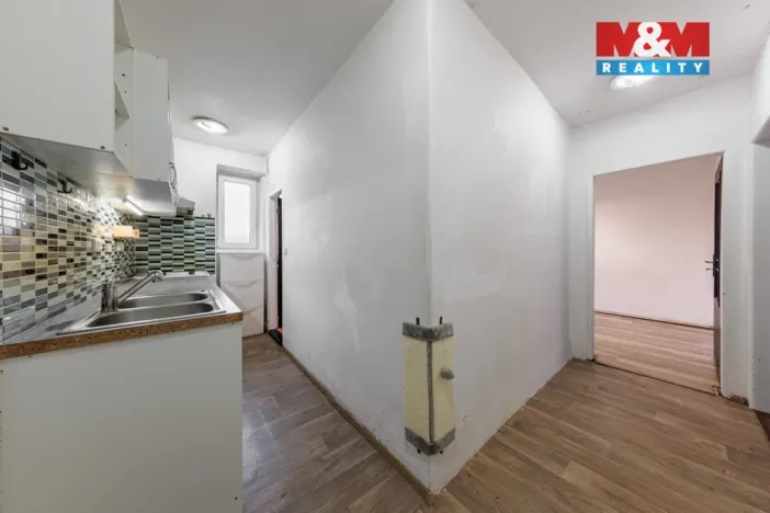 Prodej bytu 3+1, Karlovy Vary - Dvory, Lipová, 62 m2