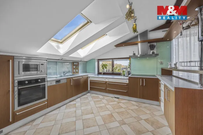 Prodej rodinného domu, Sulice - Želivec, Hlavní, 374 m2