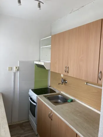 Pronájem bytu 1+kk, Pardubice - Polabiny, Bělehradská, 34 m2