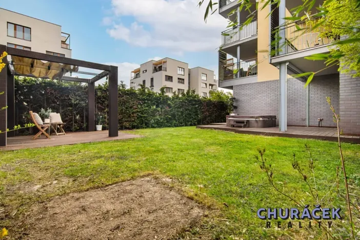 Prodej bytu 3+kk, Praha - Hrdlořezy, V třešňovce, 287 m2