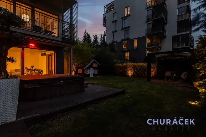 Prodej bytu 3+kk, Praha - Hrdlořezy, V třešňovce, 287 m2