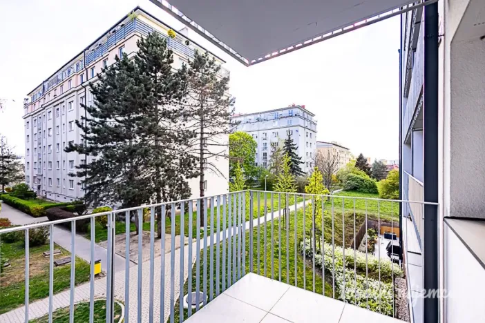 Pronájem bytu 1+kk, Praha - Strašnice, Štěchovická, 34 m2