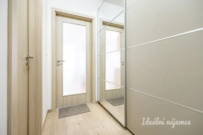 Pronájem bytu 1+kk, Praha - Vysočany, Poděbradská, 35 m2