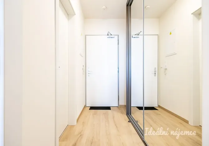 Pronájem bytu 1+kk, Praha - Vysočany, Poděbradská, 35 m2