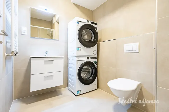 Pronájem bytu 1+kk, Praha - Vysočany, Poděbradská, 35 m2