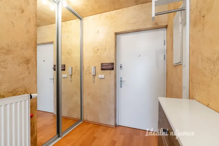 Pronájem bytu 2+kk, Praha, Pod Formankou, 54 m2