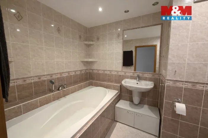 Pronájem bytu 2+1, Louny, Školní, 63 m2