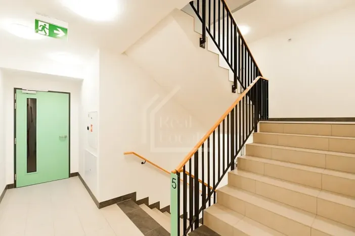 Pronájem bytu 1+kk, Praha - Kamýk, Hodkovická, 30 m2