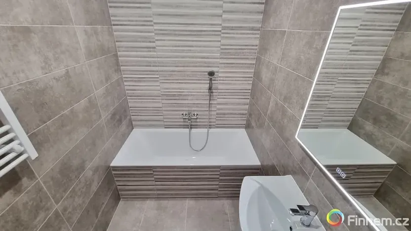 Prodej bytu 2+1, Tmaň, 42 m2