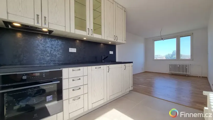 Prodej bytu 2+1, Tmaň, 42 m2