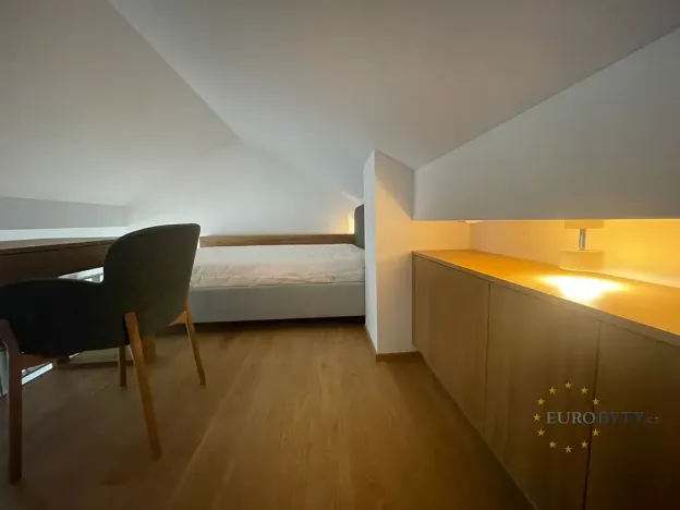 Pronájem bytu 1+kk, Praha - Vršovice, Bartoškova, 40 m2