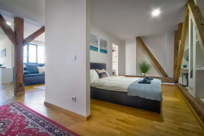 Pronájem bytu 1+kk, Praha - Karlín, Sokolovská, 78 m2