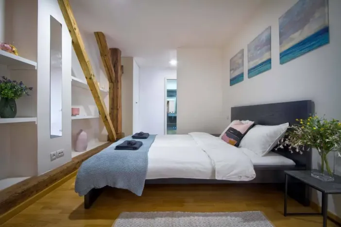 Pronájem bytu 1+kk, Praha - Karlín, Sokolovská, 78 m2