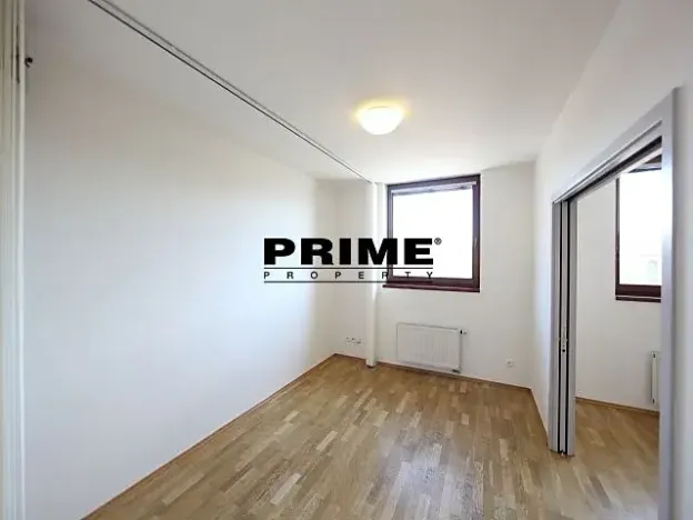 Pronájem kanceláře, Praha - Smíchov, Štefánikova, 147 m2