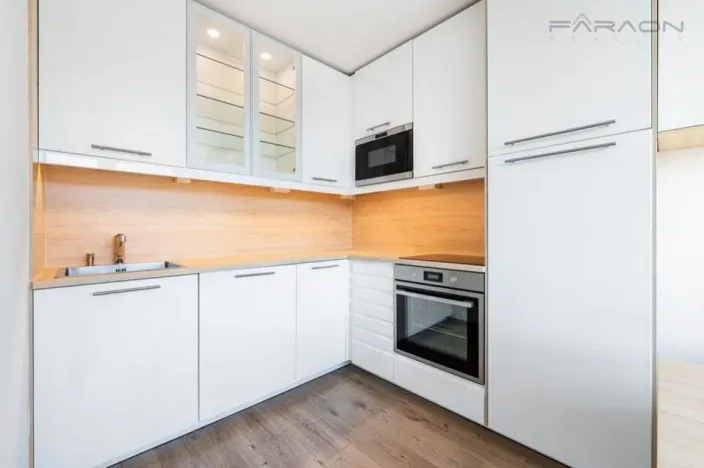 Pronájem bytu 2+kk, Praha - Hlubočepy, Lamačova, 32 m2